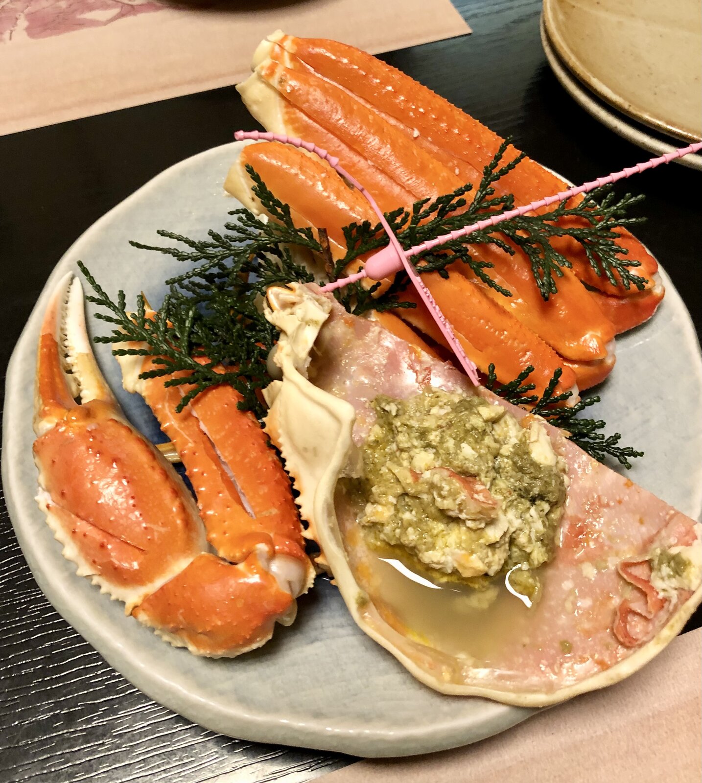 荒神の宿 三宝でいただいた松葉ガニ。茹でガニとカニ味噌