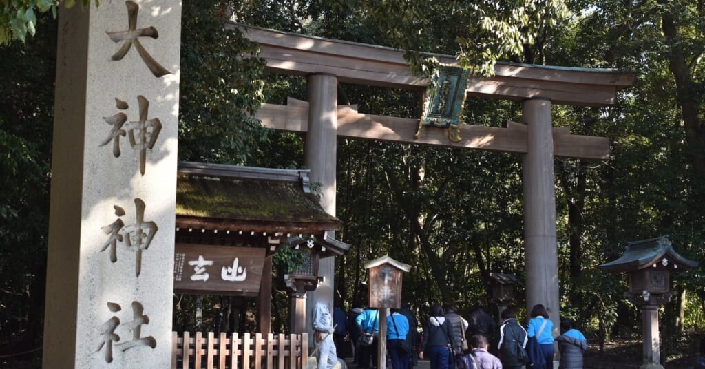 大神神社の酒まつり2026｜11月14日（土）、新しい杉玉の下で。三輪の酒蔵と三輪そうめん